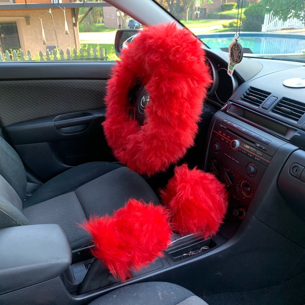 Adorable Fuzzy steering wheel cover